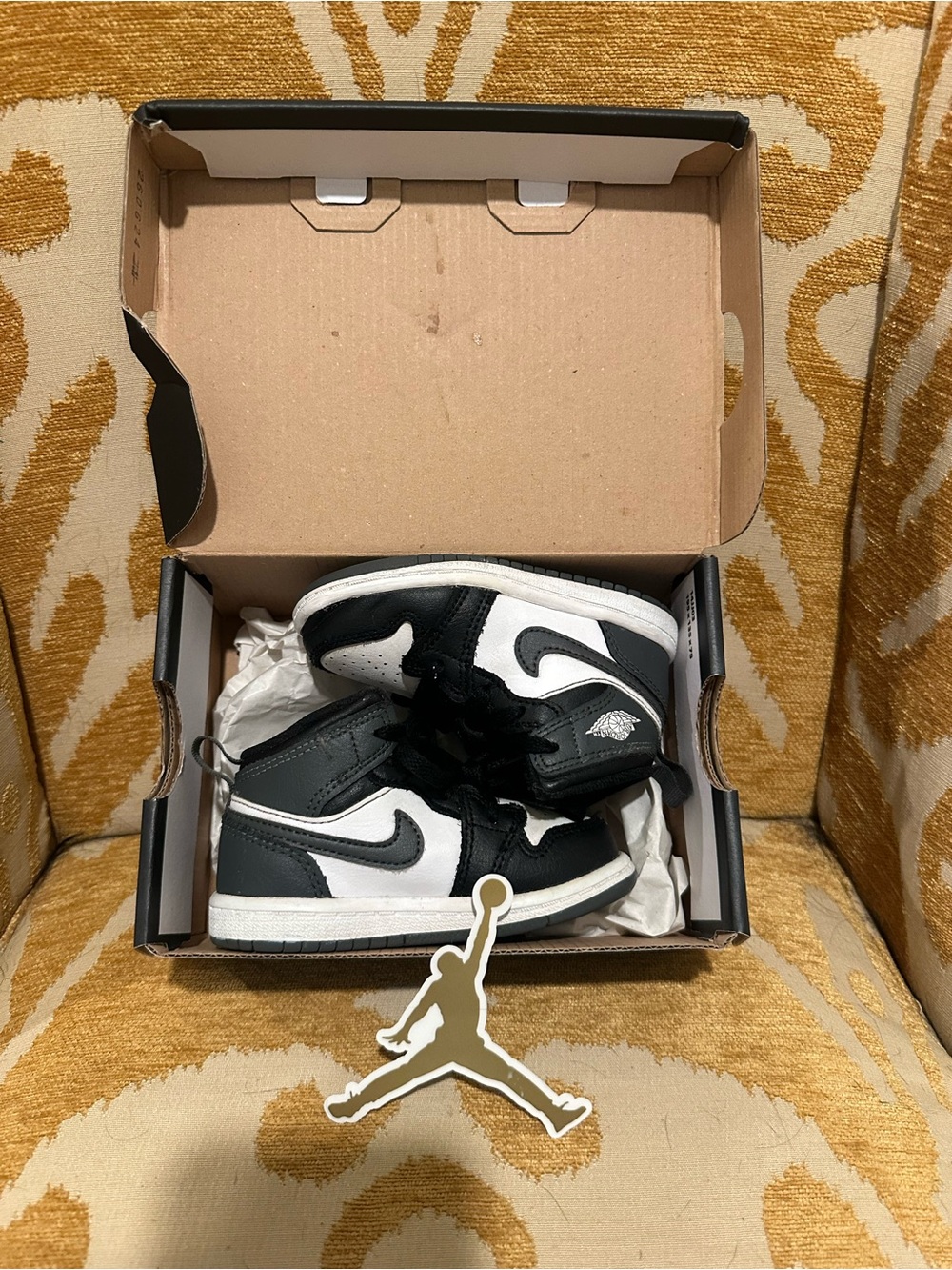 Kids Jordan Retro 1 Mid